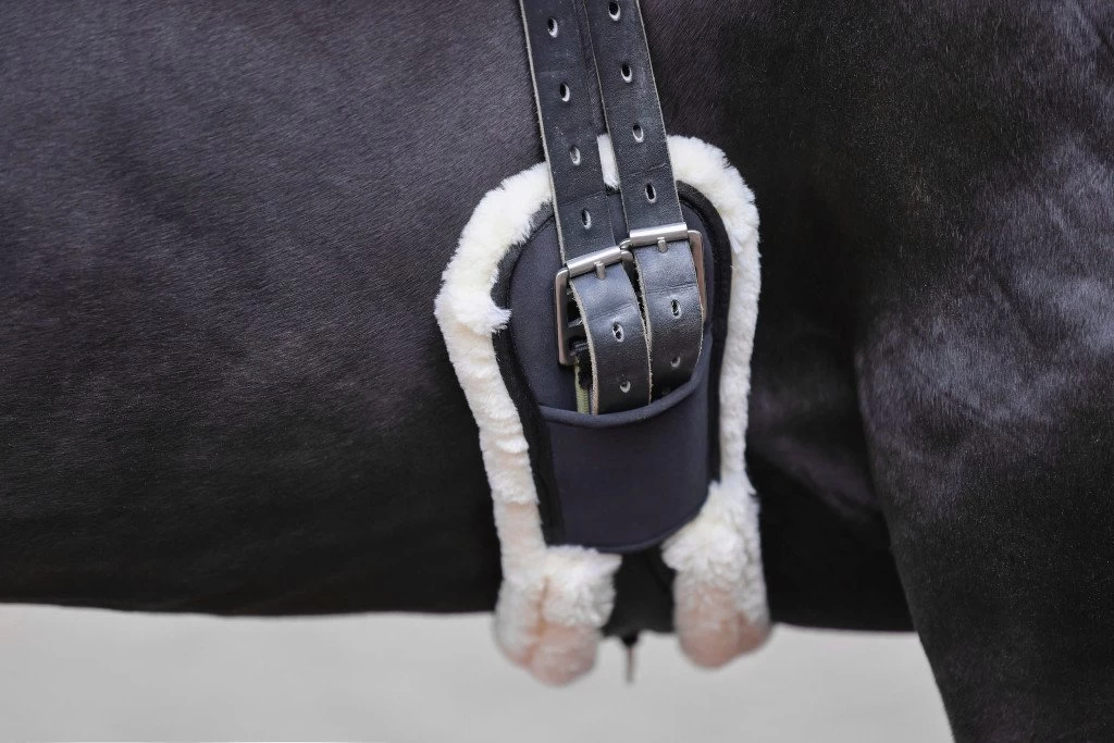 Covalliero Saddle Girth, Short Girth, Dressage Girth, Anatomical, Woven Fur 4 Covalliero Saddle Girth, Short Girth, Dressage Girth, Anatomical, Woven Fur - Image 2