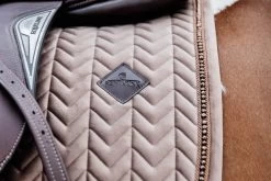Kentucky Horsewear Kentucky Jumping Saddle Pad Velvet Pearls -Equestrian Supplies Shop 42590 32 2 processedkVJcFOPdGLeJj 1280x1280
