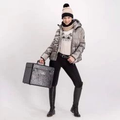 Women‘s Beanie IRHFrosty Fuzz FW23, Beanie, With Pom-Pom -Equestrian Supplies Shop Imperial Riding Mutze IRHFrostyFuzz black1 processed 1280x1280