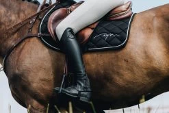 Chaps Classic Comfort Standard, Mini Chaps, Leather Chaps -Equestrian Supplies Shop dyon chaps clasic comfort black lifestyle 3 1280x1280