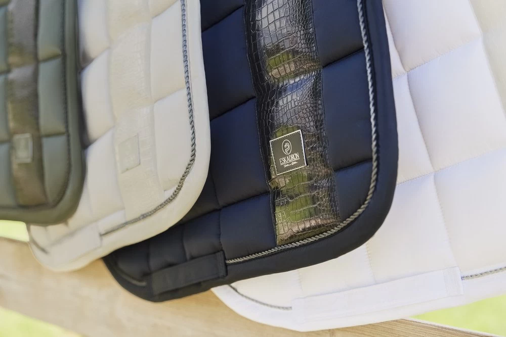 Jumping Saddle Pad Big Square Glossy Platinum 2022 4 Jumping Saddle Pad Big Square Glossy Platinum 2022 - Image 2