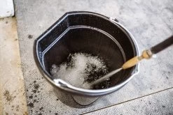 KERBL Feed And Water Bucket FlatBack -Equestrian Supplies Shop kerbl futtereimer flatback schwarz 1 1280x1280