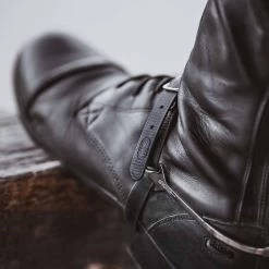 Spur Strap Biothane -Equestrian Supplies Shop sprenger biothane sporenriemen schwarz lifestyle 1280x1280