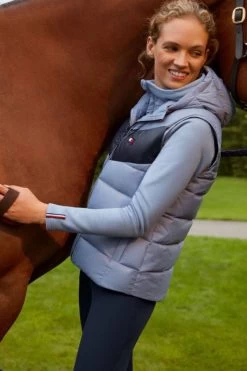 Women's Down Vest TH Style HW21 13 Women's Down Vest TH Style HW21 -Equestrian Supplies Shop tommy hilfiger eqestrian weste style lifestyle 1280x1280